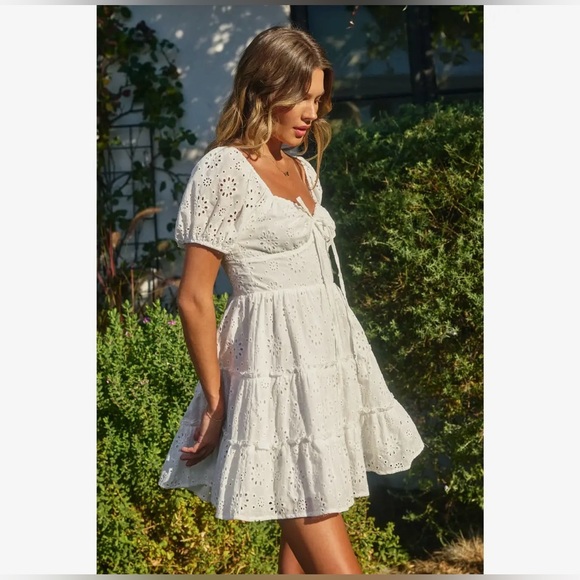🆕🤍WHITE EYELET DRESS - Picture 6 of 6